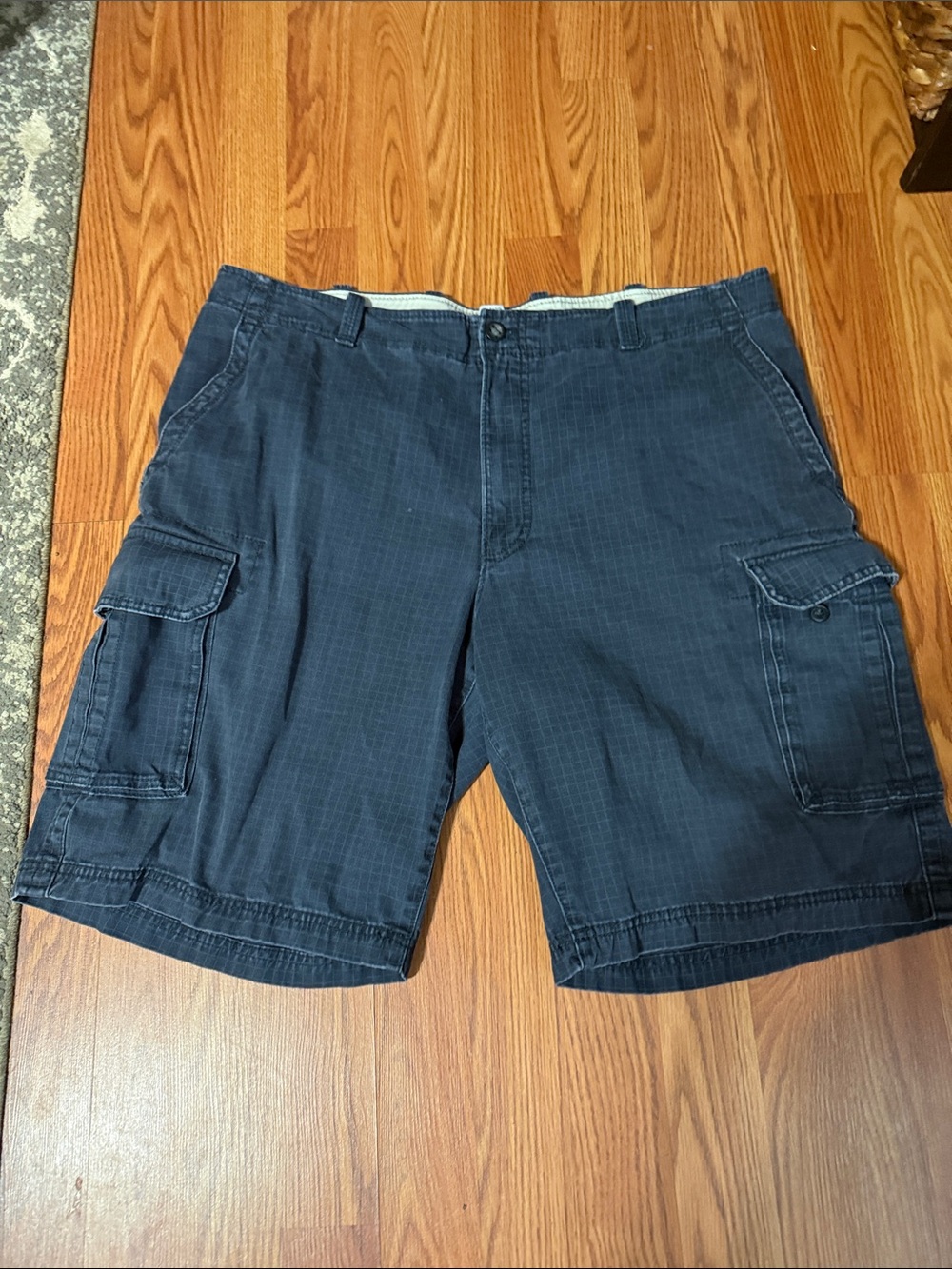 Izod Men's Cargo Shorts in Navy Blue